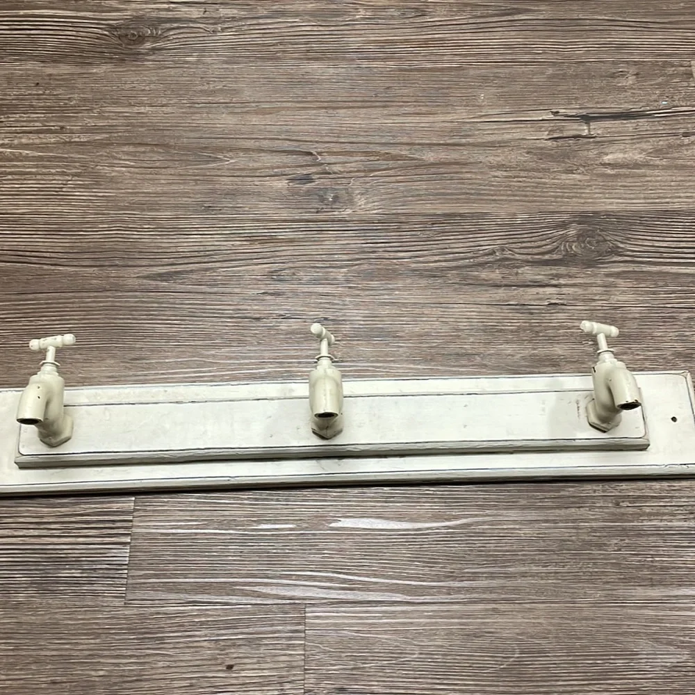 Faucet Hook Wall Hanging